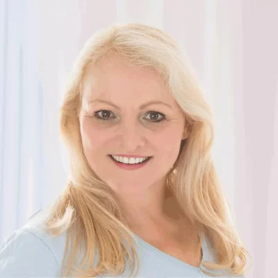 شیوا خدمت گزار